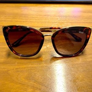 Tortoise Quay Australia sunnies!  Only worn once.